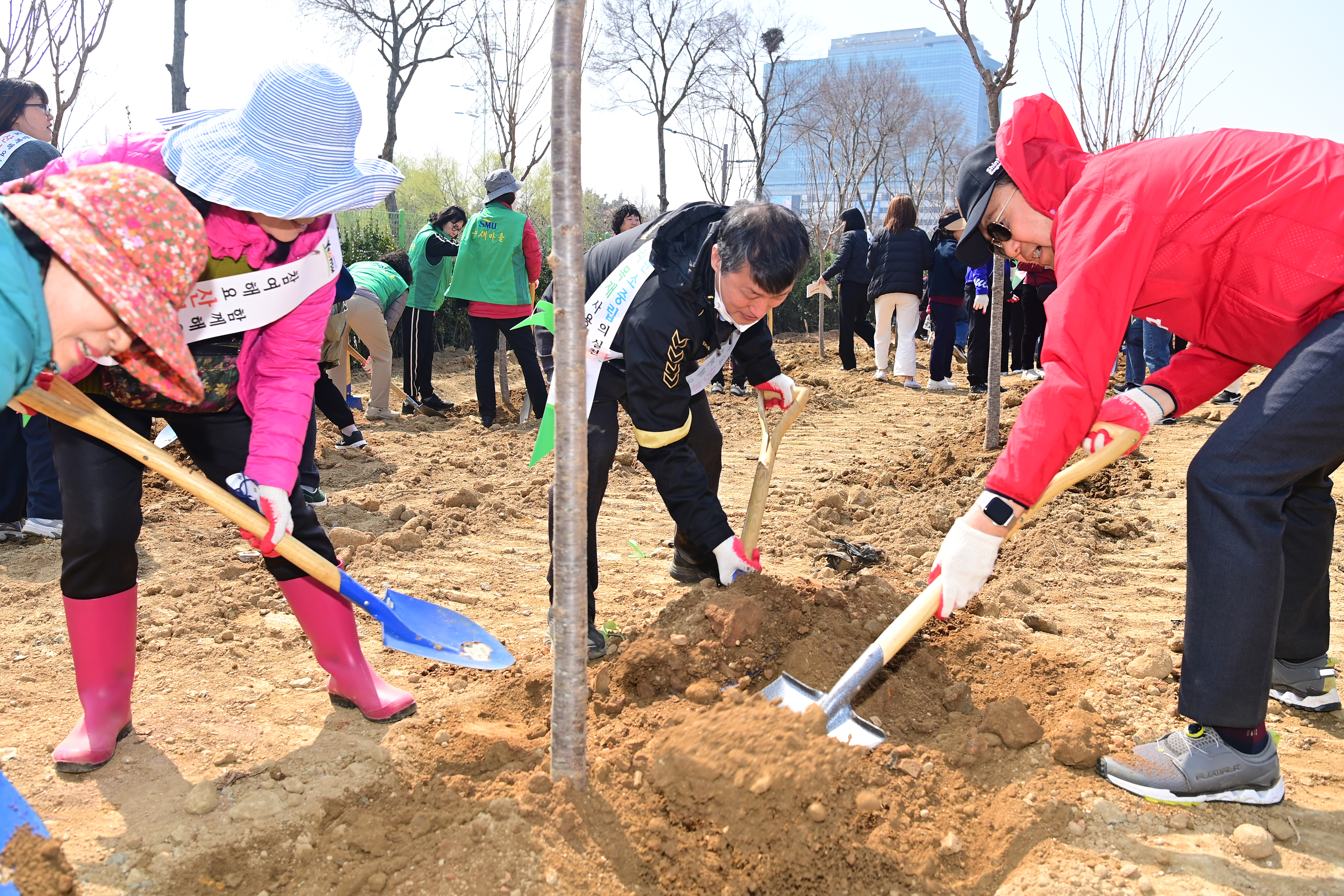 연수구는 지난 4일 제80회 식목일을 맞아 연수한마음공원 조성 예정지에서 제80회 식목일 행사를 개최했다